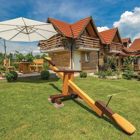 2 Bedroom Cozy Home In Licko Lesce Exterior photo